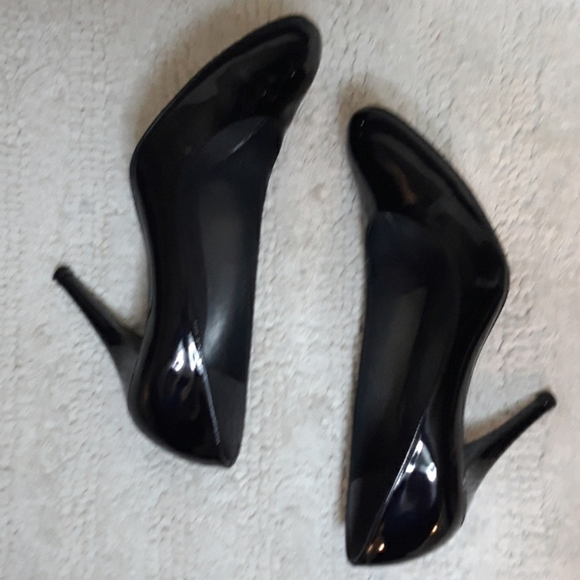 Stuart Weitzman Shoes - Picture 1 of 8